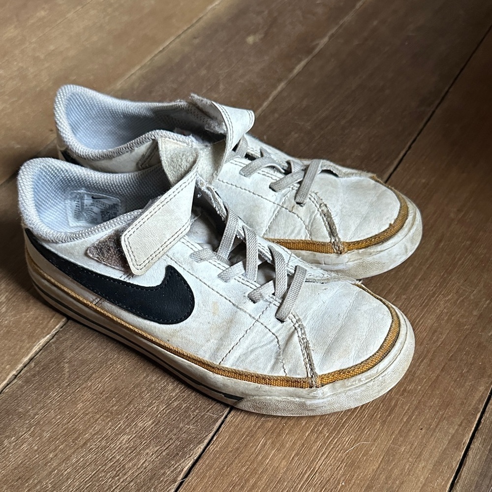 Nike kids sneakers size 1.5 Y